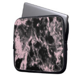 Rosa und schwarzer Marmor Laptopschutzhülle (Vorderseite Links)