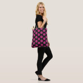 Rosa und schwarzes Blumenmuster Tasche (Am Model)