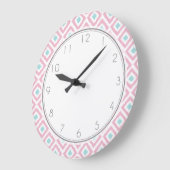 Rosa und tadelloses Diamant Ikat Muster Große Wanduhr (Winkel)