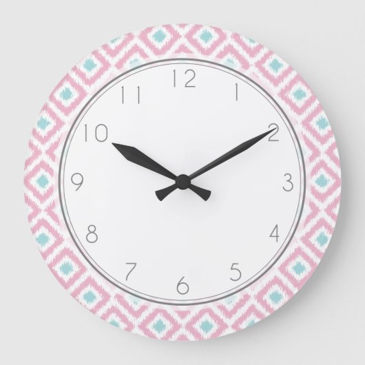 Rosa und tadelloses Diamant Ikat Muster Große Wanduhr (Vorderseite)