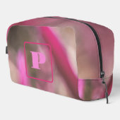 Rosa und Taupe Camouflage Chic Mit Monogramm Waschbeutel (Rechte Ecke)