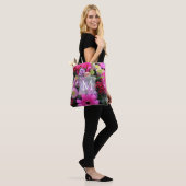 Rosa und violette Blume Personalisiert Monogramm Tasche (Am Model)