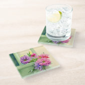 Rosa und violette Blumen auf Fensterfläche Glasuntersetzer (Schrägansicht)