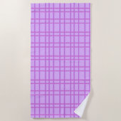 Rosa und violette Blumen kariertes Muster Strandtuch (Vorderseite)