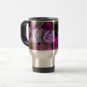 Rosa und violette Blumenmonogramm Reisebecher (Vorderseite Links)