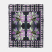 Rosa und weiße Blume Nahes Up-Muster Fleecedecke (Vorderseite)