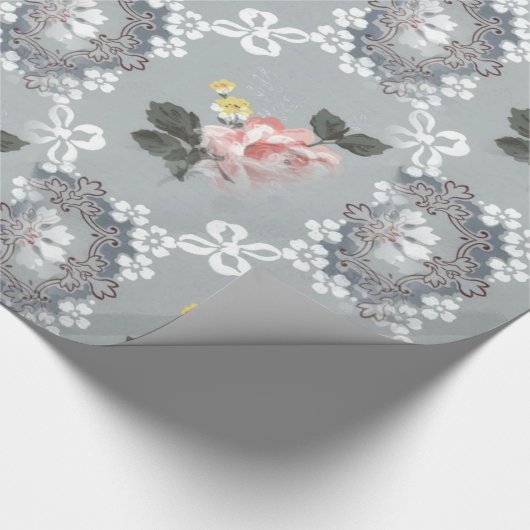 Rosa und weiße Blume über grauem Hintergrund Geschenkpapier (Ecke)
