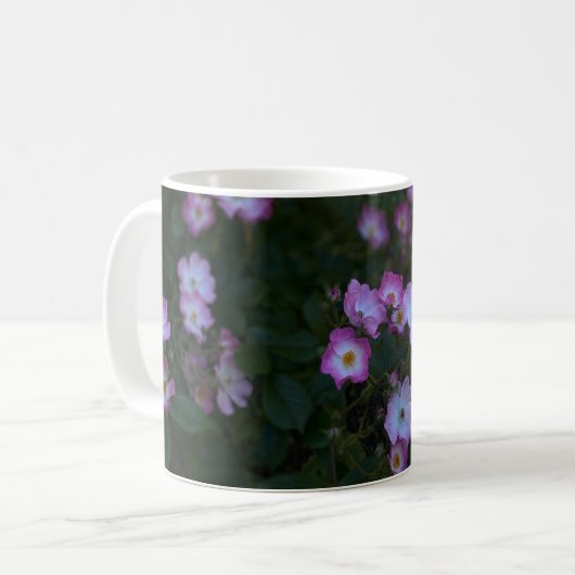 Rosa und weiße Bush-Rose Kaffeetasse (Vorderseite Links)