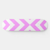 Rosa und weiße Chevronen Skateboard (Horizontal)