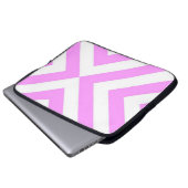 Rosa und weiße Chevrons Computerschlacke Laptopschutzhülle (Vorne Knopf)