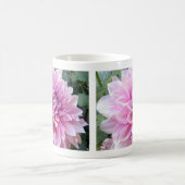 Rosa und weiße Dahlie Kaffeetasse (Mittel)