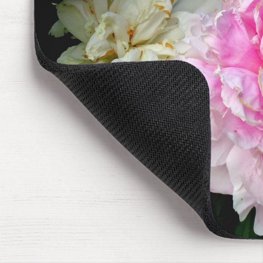 Rosa und weiße Erdnüsse Mousepad (Ecke)