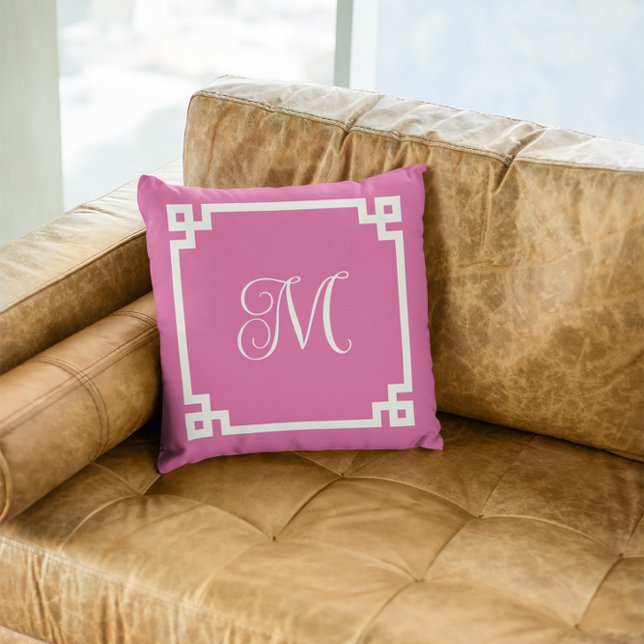 Rosa und weiße griechische Tastenkombination Kissen (Create your own monogrammed Greek Key border square throw pillow.)