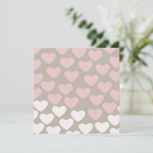 Rosa und weiße Herzen Geburtstag Einladung (Stehend Vorderseite)