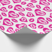 Rosa und weiße Herzen und Küsse Geschenkpapier (Ecke)
