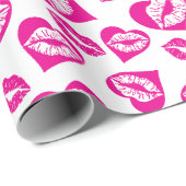 Rosa und weiße Herzen und Küsse Geschenkpapier (Rolleneckpunkt)