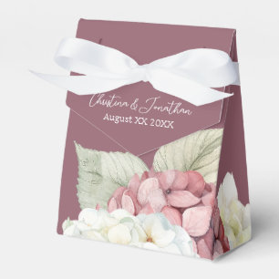 Rosa und weiße Hortensienblüten im Wasserfarblook  Geschenkschachtel