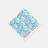 Rosa und weiße Muscheln auf Türkis Serviette (Ecke)
