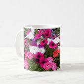 Rosa und weiße Petunia Blume Kaffeetasse (Vorderseite Links)