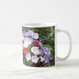 Rosa und weiße Petunia Blume Kaffeetasse