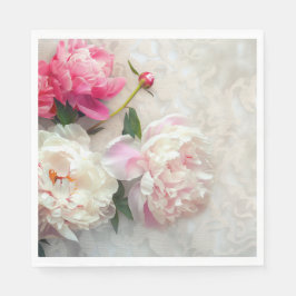 Rosa und weiße Pfannkuchen mit spitzenfarbenem Hin Serviette