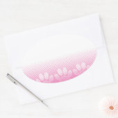 Rosa und weiße Pfeifen mit Zeitungspapier-Hintergr Ovaler Aufkleber (Umschlag)