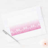 Rosa und weiße Pfeifen mit Zeitungspapier-Hintergr Rechteckiger Aufkleber (Umschlag)