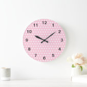 Rosa und weiße Polka Dots Muster. Große Wanduhr (Zuhause)