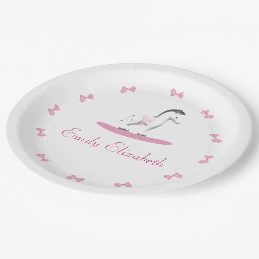 Rosa und Weiße Rockpferde Pappteller (Schrägansicht)