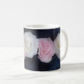 Rosa und Weiße Rosen Blume Tasse (VorderseiteRechts)