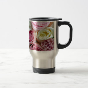 Rosa und weiße Rosen Blumenstrauß Reisebecher
