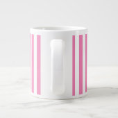 Rosa und weiße Streifen des Monogramms Jumbo-Tasse (Rückseite)
