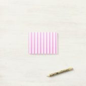Rosa und weiße Streifen Post-it Klebezettel (Auf Schreibtisch)