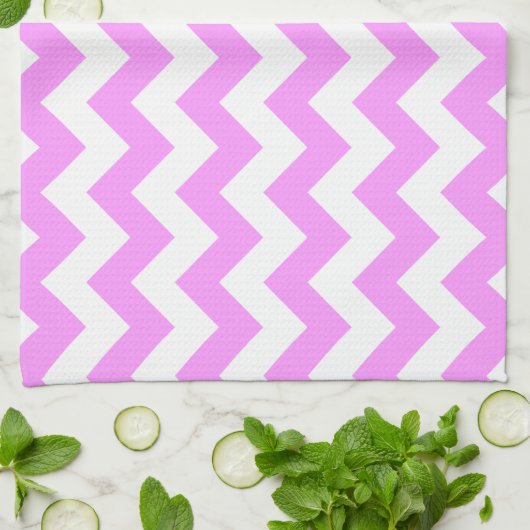 Rosa und weiße Zigzag Handtuch (Gefaltet)