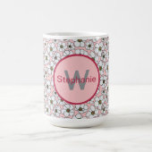 Rosa und weißer Boho-Blumenstrauß mit Monogramm Kaffeetasse (Mittel)
