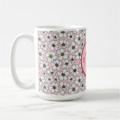 Rosa und weißer Boho-Blumenstrauß mit Monogramm Kaffeetasse (Links)