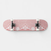 Rosa und weißer Hintergrund mit schwarzer Spitze Skateboard (Horizontal)