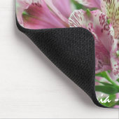 Rosa und weißes Alstromeria Mousepad (Ecke)