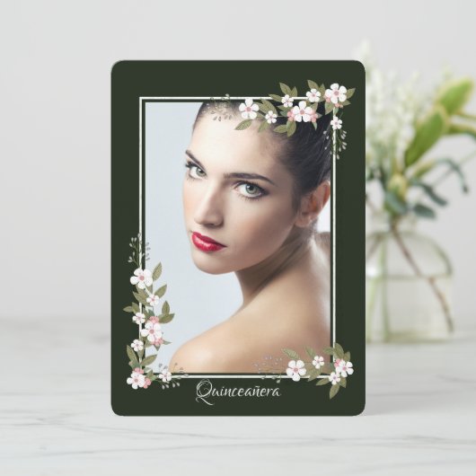 Rosa und weißes Dogwood Quinceñera Einladung (Stehend Vorderseite)