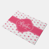 rosa und weißes Herzmuster mit Monogramm Fußmatte (Schrägansicht)