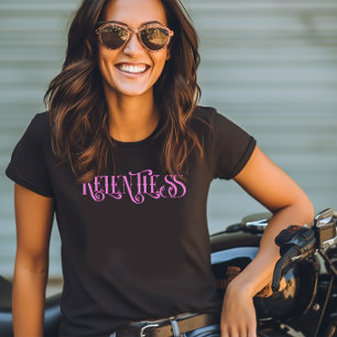 Rosa unerbittliche Typografie-Design T-Shirt