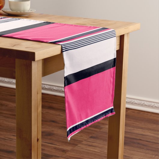 Rosa Uniformstreifen Großer Tischläufer (Beispiel)
