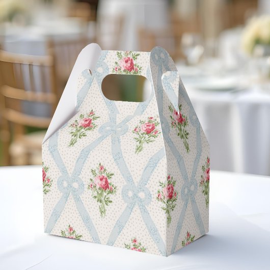 Rosa Viktorianische Rose mit blauem Flachbandgitte Geschenkschachtel