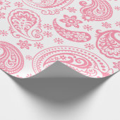 Rosa Vintage Blumenpfeife über weißem Hintergrund Geschenkpapier (Ecke)