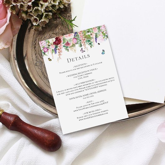 Rosa violette Blumen mit Schmetterlingen Begleitkarte