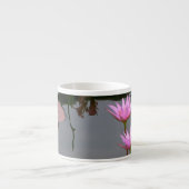Rosa Wasser-Lilien Espressotasse (Vorderseite)
