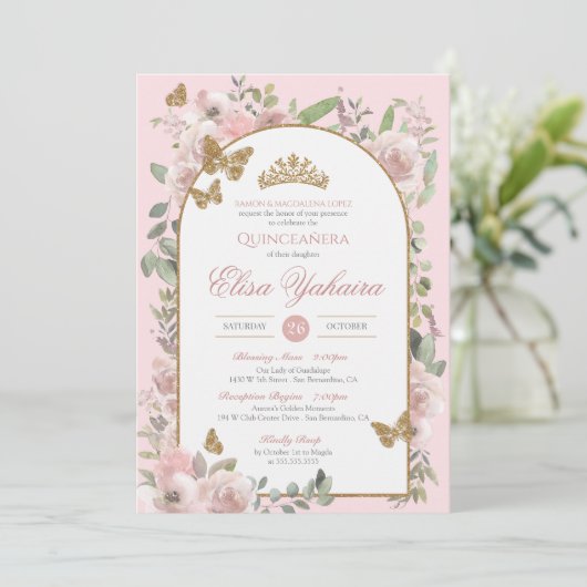 Rosa Wasserfarbe Goldener Schmetterling Quinceaner Einladung (Stehend Vorderseite)