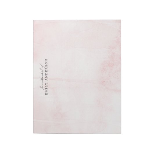 Rosa Wasserfarbe vom Schreibtisch mit Personalisie Notizblock (Rotiert)