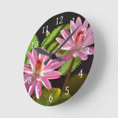 Rosa Wasserlilie Runde Wanduhr (Winkel)