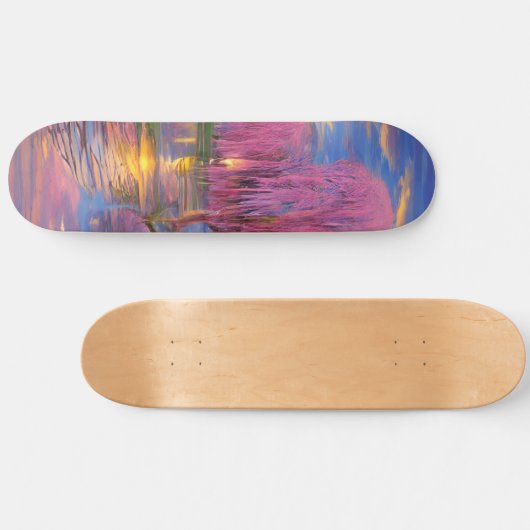Rosa Weiden bei Sonnenuntergang am Teich Skateboard (Horizontal)